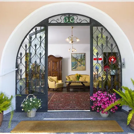 Hotel Garni Elena, Pool&Garden-3