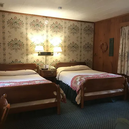 The 1896 House Country Inn - Brookside & Pondside-2