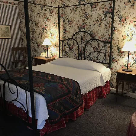 The 1896 House Country Inn - Brookside & Pondside-3