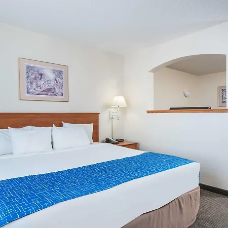 Travelodge & Suites By Wyndham Fargo/Moorhead-2