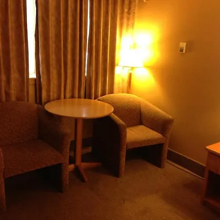 Travelodge By Wyndham Moose Jaw-2