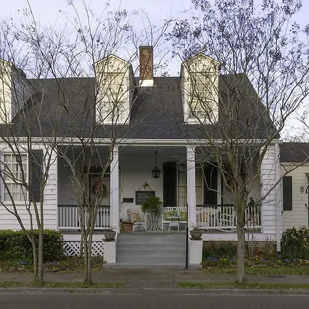Magnolia Cottage Bed And Breakfast-2