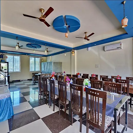 Oyo 2061 Hotel New Holiday Inn-2