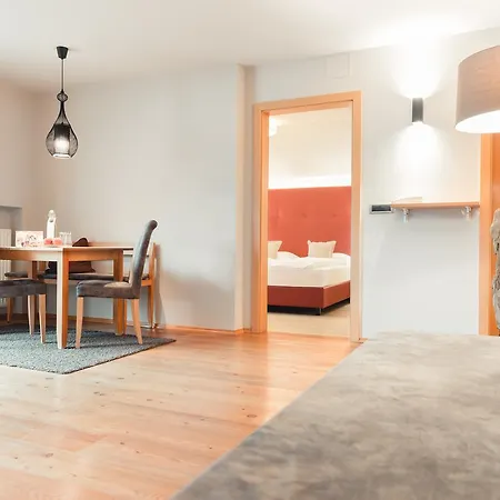 Hotel Tiefenbrunn Gardensuites&Breakfast-2