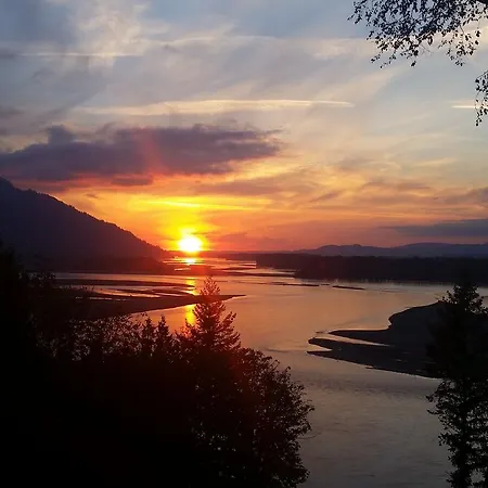 The Fraser River'S Edge B&B Lodge-2