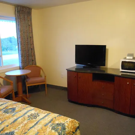 Krystal Penguin Inn-3