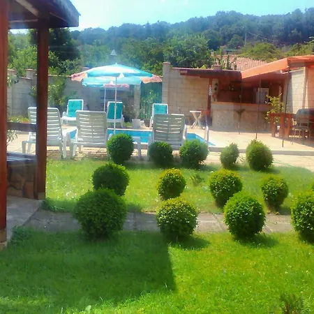 Famili Hotel Barba Yani-3