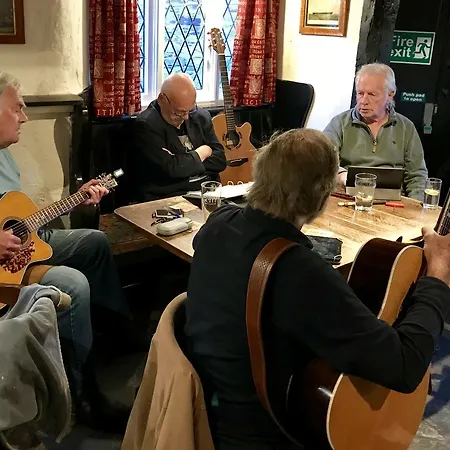 Jolly Sailor Inn - The Oldest Pub In Looe - Family Run And Full Of Charm And Character-3