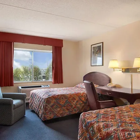 Super 8 By Wyndham Manchester Airport-3