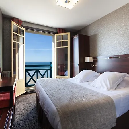 Les Ambassadeurs, Logis Hotel, Sa Creperie Et Son Rooftop - Saint Malo Plage-2