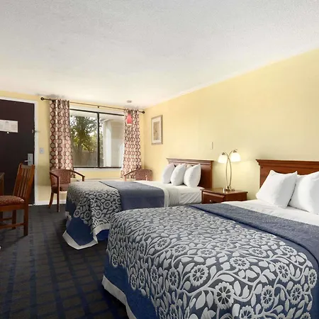 Days Inn By Wyndham Bowling Green-2