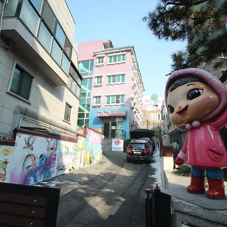 Zaza Backpackers Hostel-3