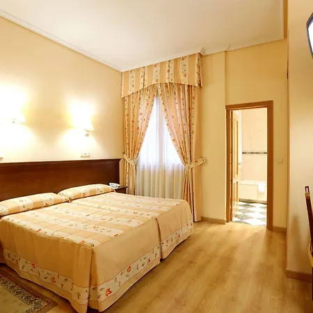 Hostal Sil & Serranos-2