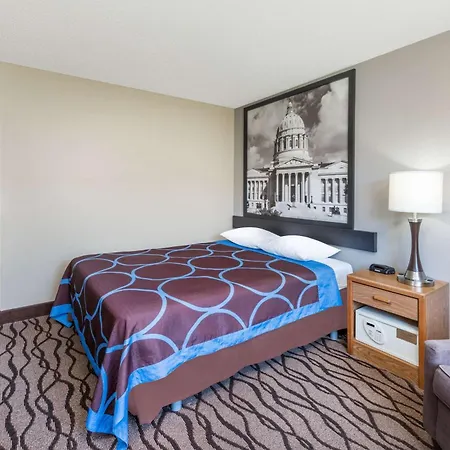 Super 8 By Wyndham West Plains-3