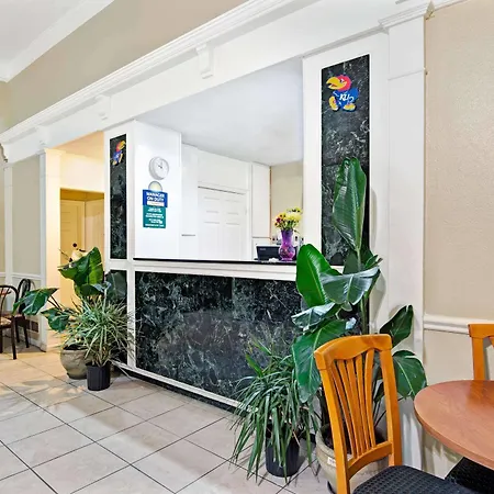 Days Inn Lawrence-3