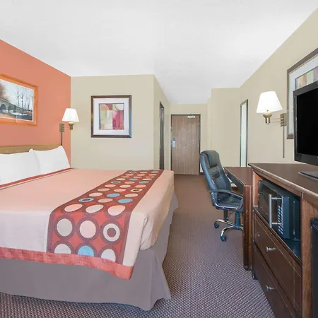 Super 8 By Wyndham Ottumwa-3