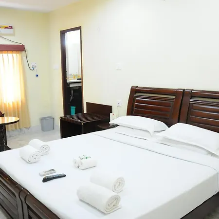 Lloyds Serviced Apartments, Near Music Academy-2