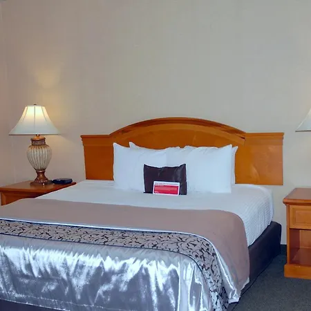 Ramada By Wyndham Olympia-3