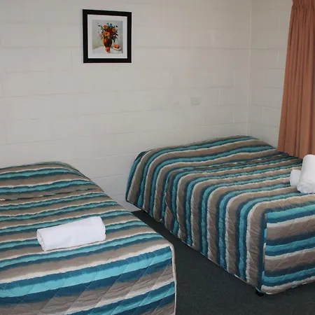 Oasis Inn Apartments-3