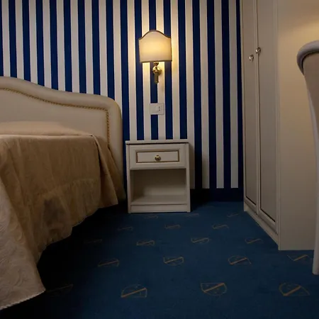 Hotel Navy-3
