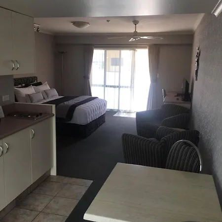 Deco City Motor Lodge-2