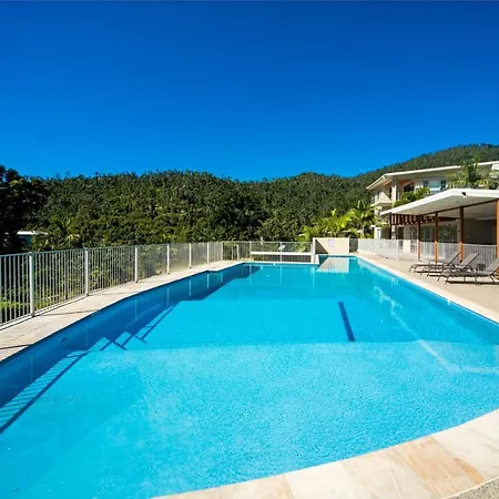 Airlie Summit Apartments-2