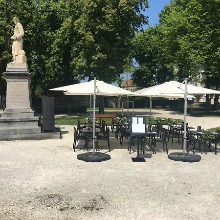 Hôtel Restaurant Des Remparts-2