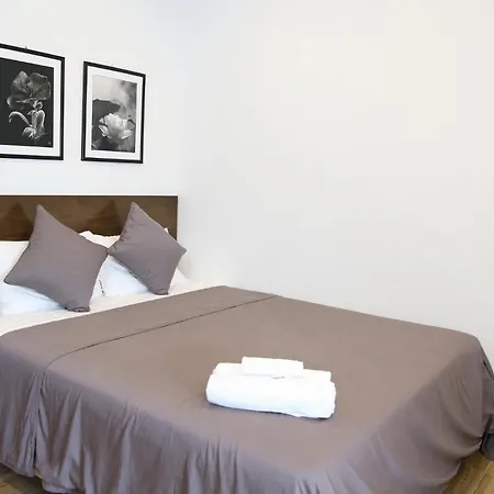 V House 5 Serviced Apartment-3