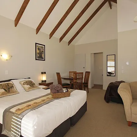 Big Five Motel-3