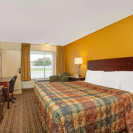 Days Inn By Wyndham Chester-2