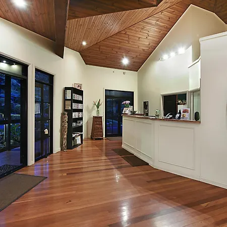 Escarpment Retreat & Day Spa For Couples-3