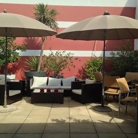 Hotel Cote Patio-3