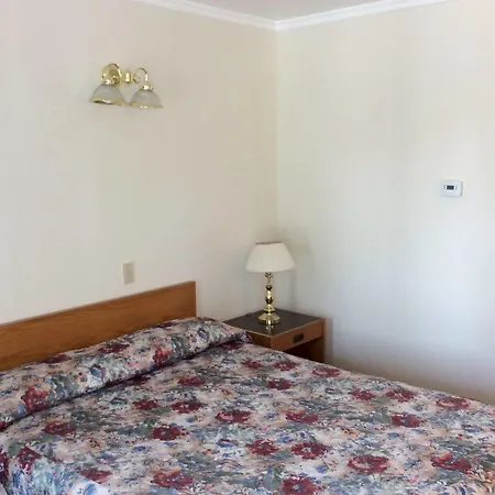Embassy Motel-3