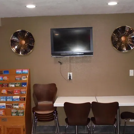 Super 8 By Wyndham Okawville-2