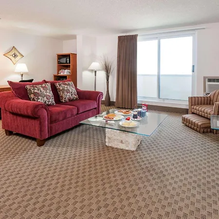 Ramada By Wyndham Edmonton South-3