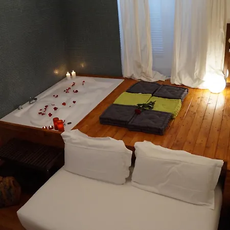 Jacuzzi Rooms-3