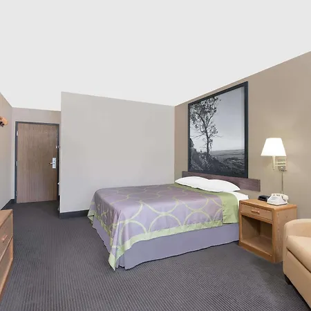 Super 8 By Wyndham Lisbon-3