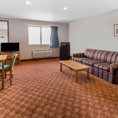 Super 8 By Wyndham St. Charles-3