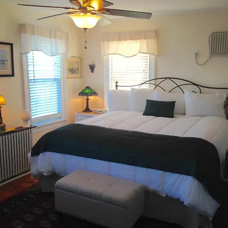 The Stirling House Waterfront Inn Greenport-2
