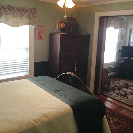 The Stirling House Waterfront Inn Greenport-3