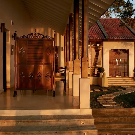 Ekho Lake House - From Colonial Bungalow To Royal Retreat-2