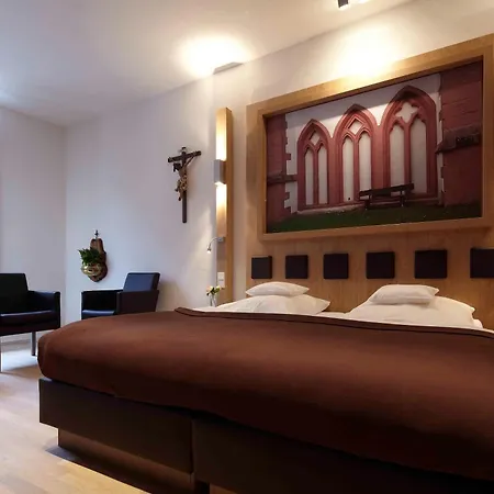 Hotel und Weinhaus Zum Krug-3