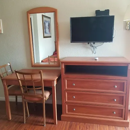 Tiffany Inn Corona-3