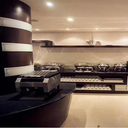 Royal Reve Hotel-3