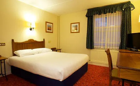Travelodge Helensburgh Seafront-3