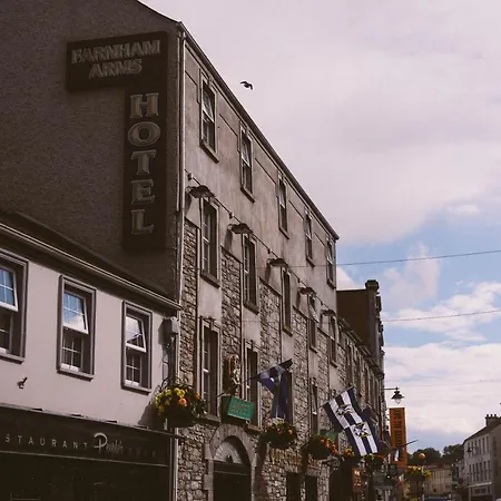 The Farnham Arms Hotel-3