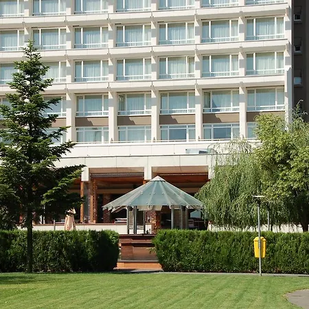 Ramada By Wyndham Bucharest Parc Hotel-3