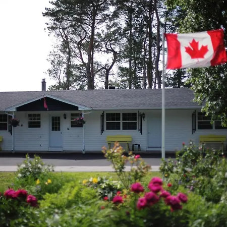 Carleton Inn & Cottages-3