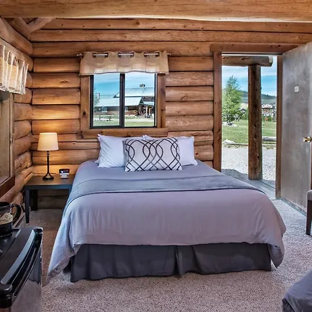 Triangle C Cabins-2