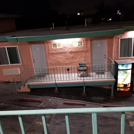 Travis Lodge Motel 16-3